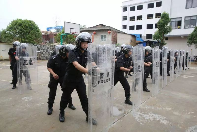 骑警高清图,骑警实拍