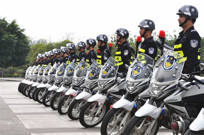 骑警高清图,骑警实拍