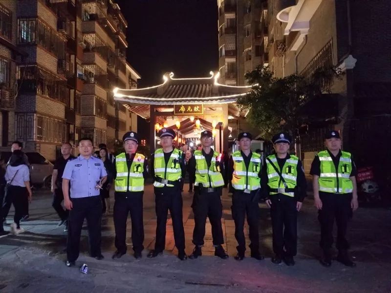 骑警高清图,骑警实拍