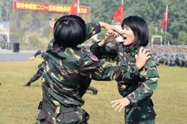 中国人民解放军特种兵常用武器,中国军人特种兵战时单兵装备