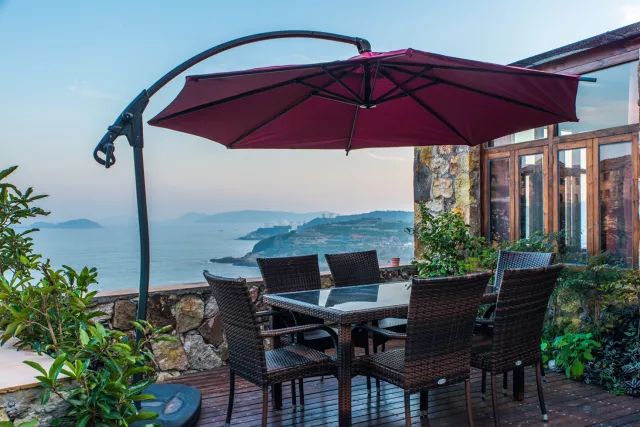 在浙江海边发现了一座欧式石头村落，它的美胜似五渔村，又像圣托里尼