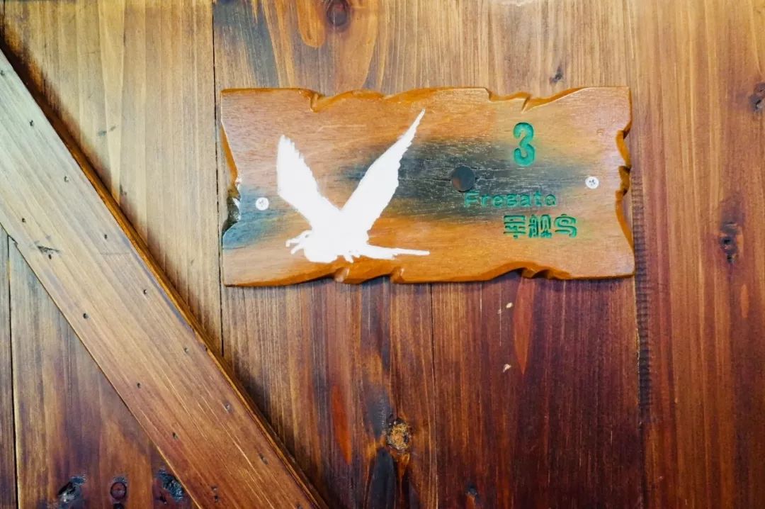 在浙江海边发现了一座欧式石头村落，它的美胜似五渔村，又像圣托里尼