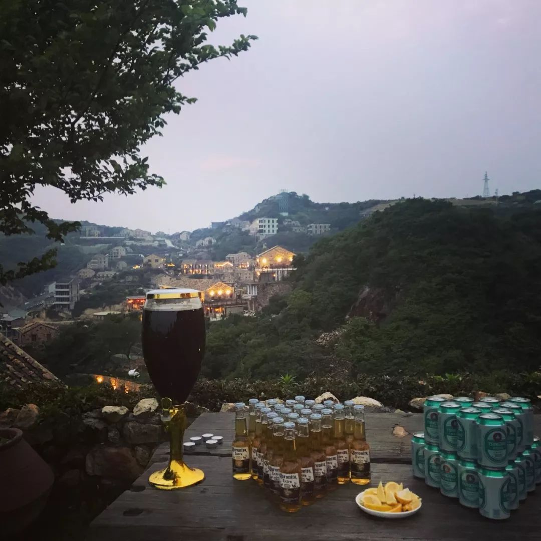 在浙江海边发现了一座欧式石头村落，它的美胜似五渔村，又像圣托里尼