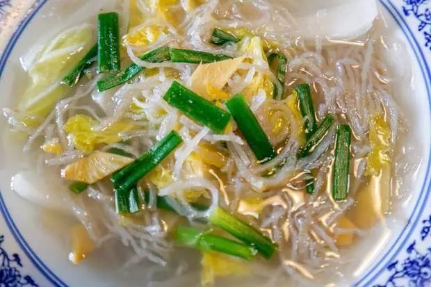 在浙江海边发现了一座欧式石头村落，它的美胜似五渔村，又像圣托里尼