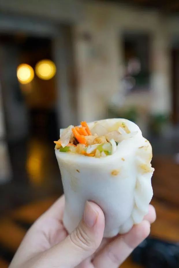 在浙江海边发现了一座欧式石头村落，它的美胜似五渔村，又像圣托里尼