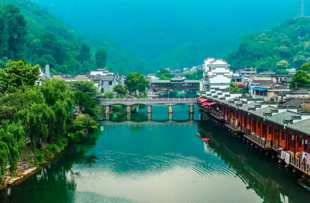 中国十大经典对联大全,中国各地绝妙对联