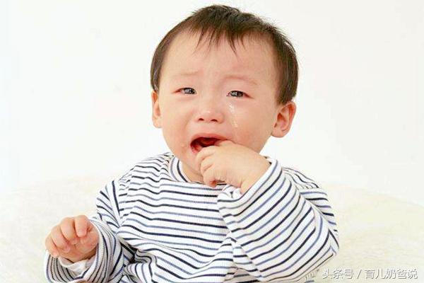 宝宝哭着说想吃饭，奶奶却坚决不给吃：是我害你积食了！