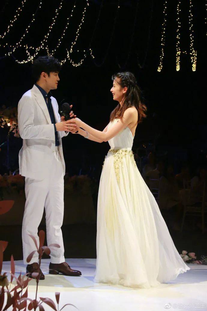 付辛博颖儿机场照睡衣,付辛博颖儿礼服