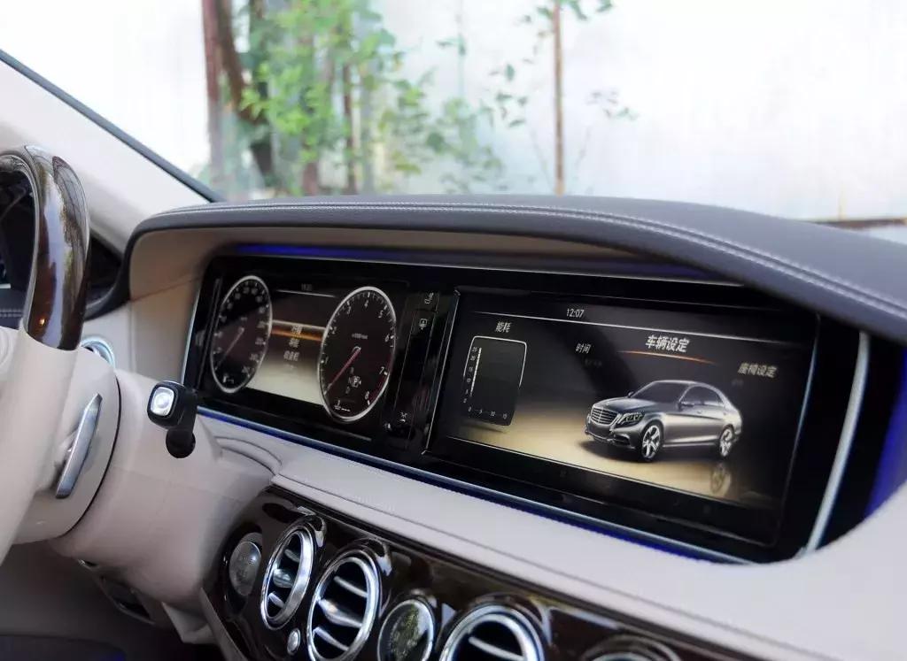 车内智能旋转显示屏,车内可以旋转的主屏幕