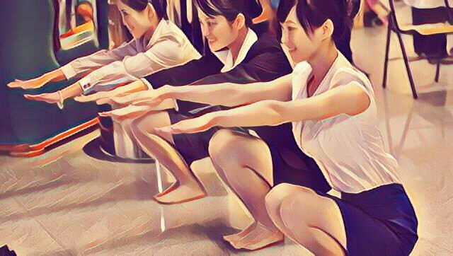 下蹲膝关节响是怎么回事,膝关节下蹲咯吱响能按摩