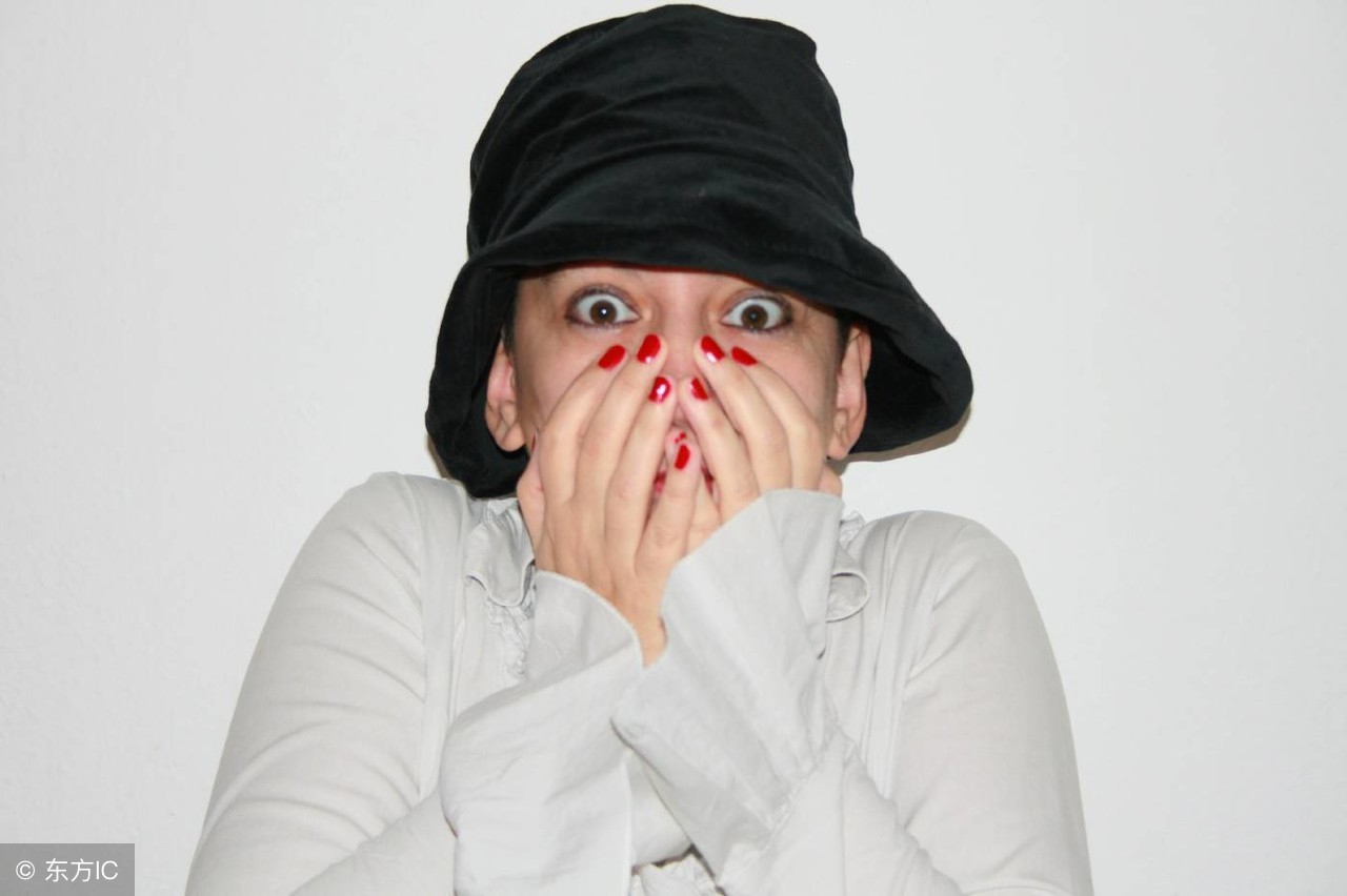 巨大子宫肌瘤手术取出3斤,罕见医生从女子胆囊取出巨大结石