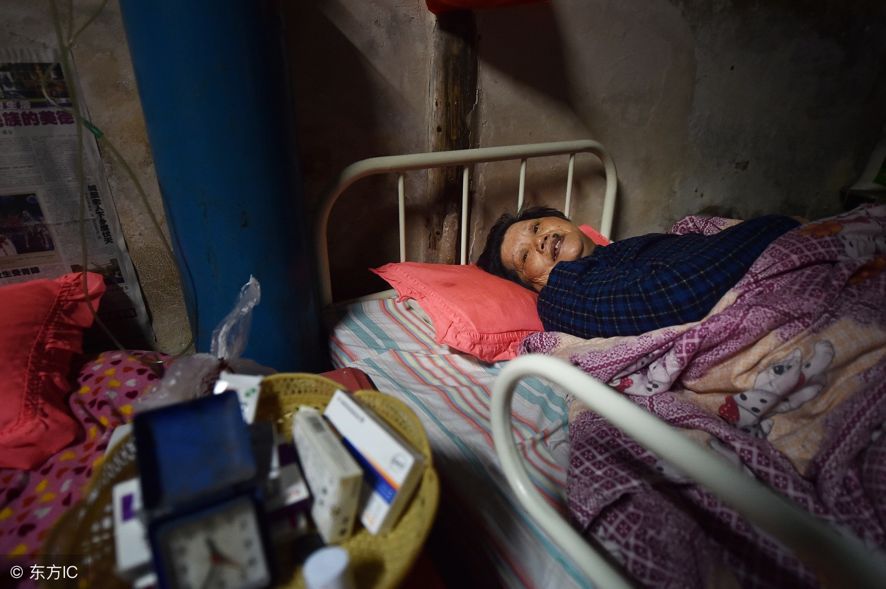 家里人摔骨折了去的时候带什么好,家里人骨折了谁来照顾