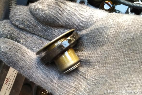 潍柴发动机气门油封怎么换,潍柴发动机怎样判断气门油封漏油