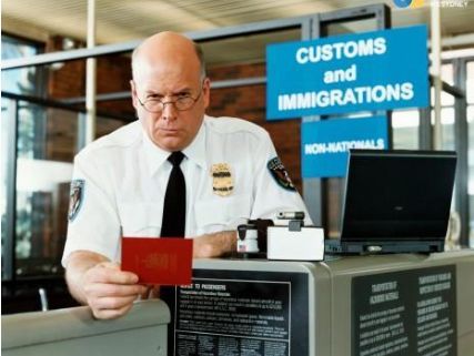 只因建了个美食微信群，这几个中国留学生就被遣返回国了？