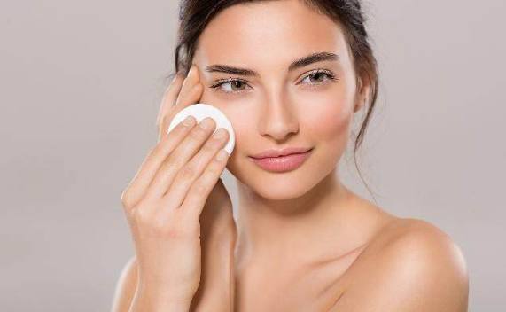 脸上有痘痘化妆感觉脏怎么办,化妆工具多长时间清洗一次