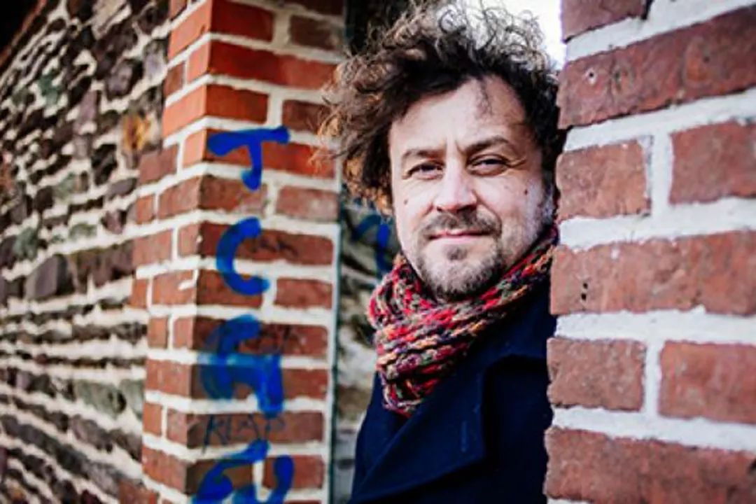 在巴黎街头的女人,巴黎东北女人现状