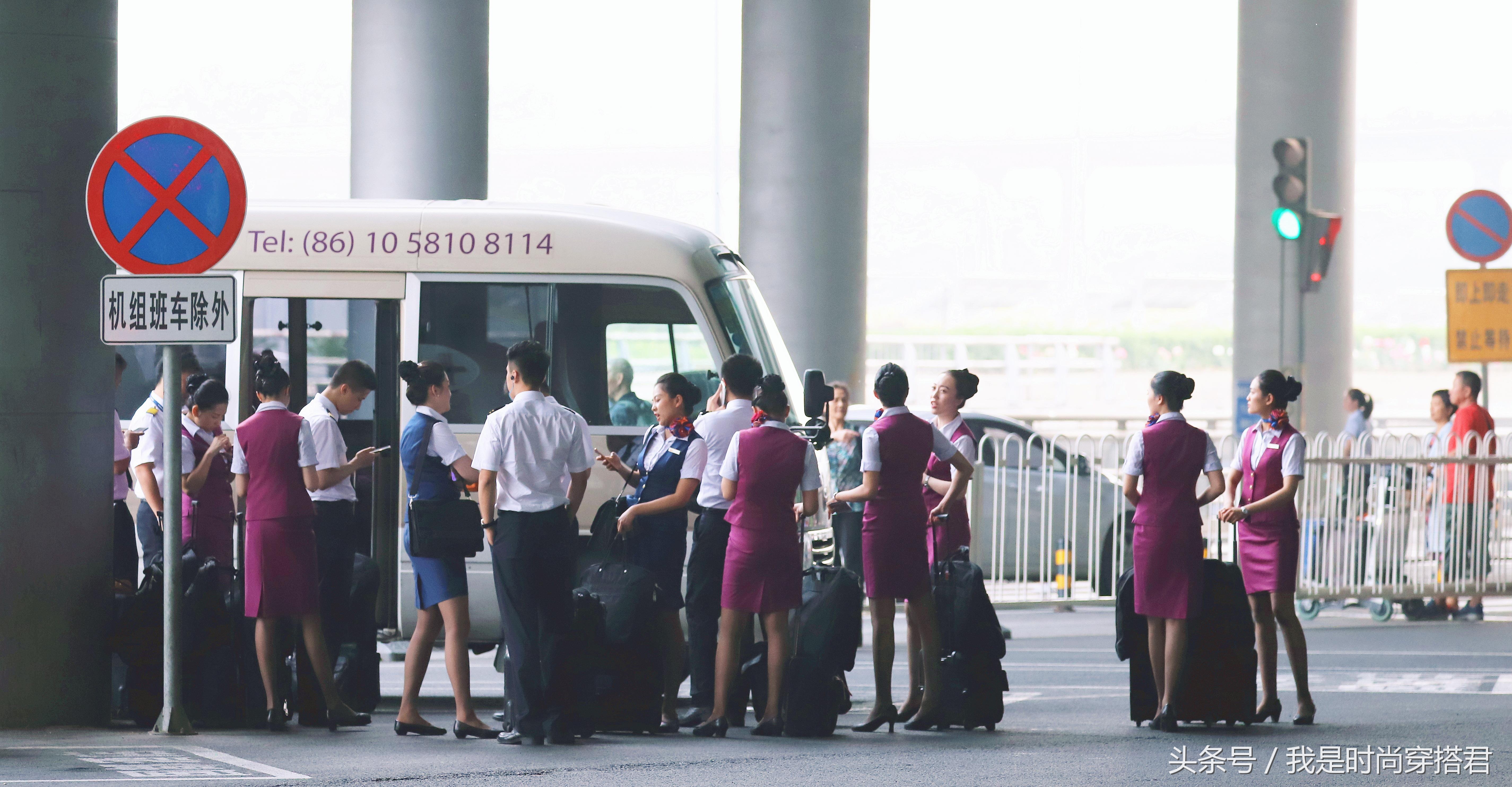 空姐飞机上街拍,飞机上拍到的漂亮空姐