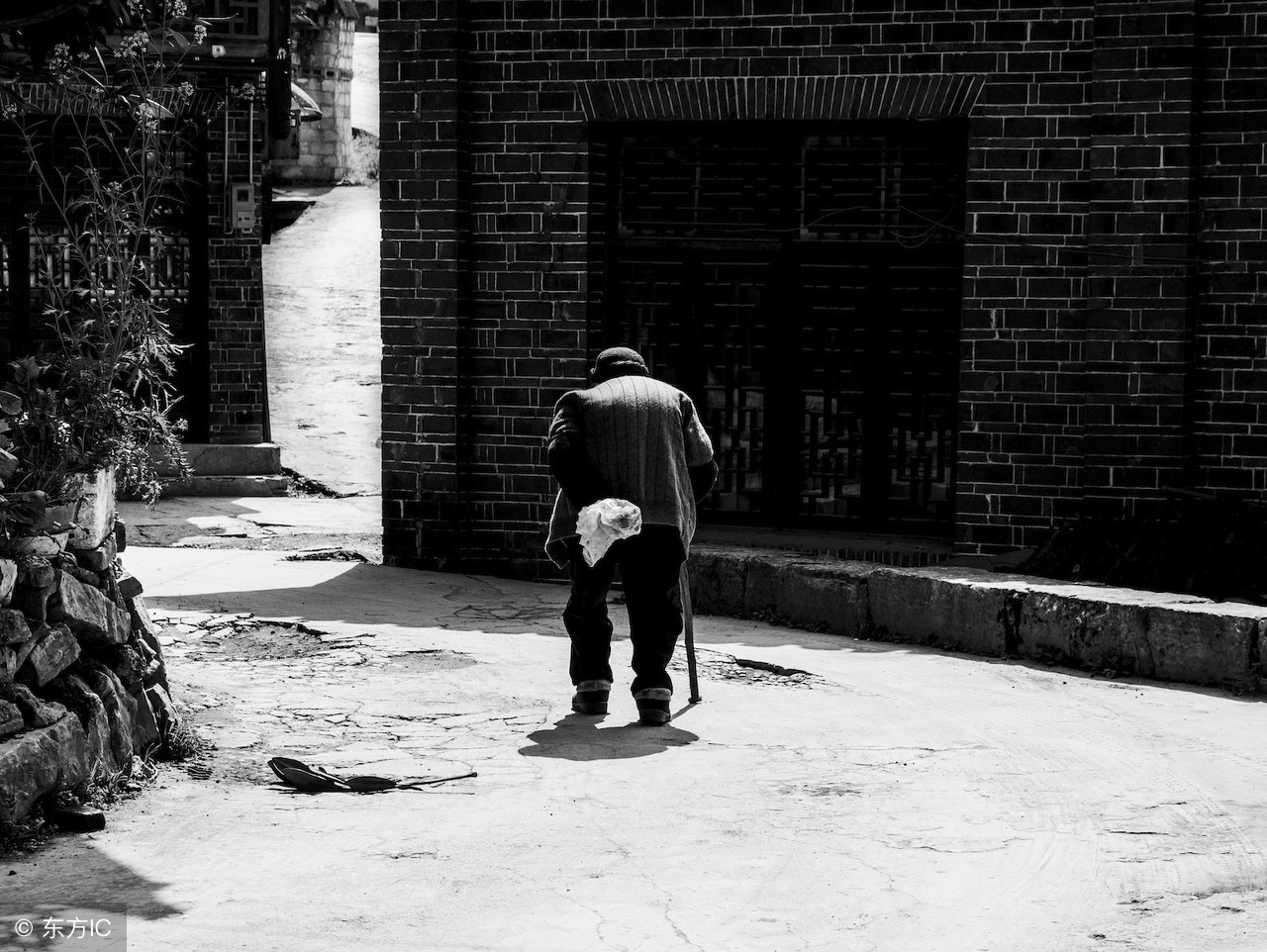 为什么老人骨折，很多时候反而更应该积极手术，而不是保守治疗