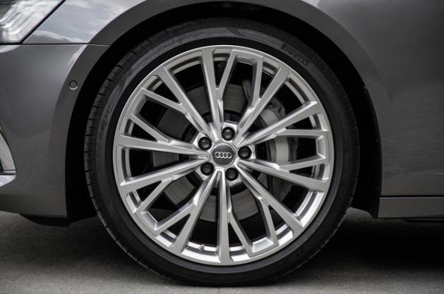 试驾全新24款奥迪a6,此地无垠试驾全新奥迪a6视频