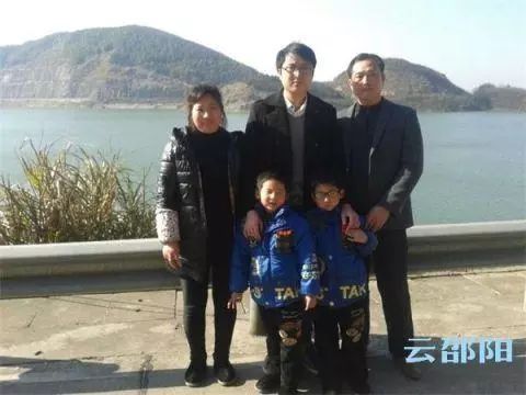 卡里突然多出十万没人联系,卡里突然多出了100万