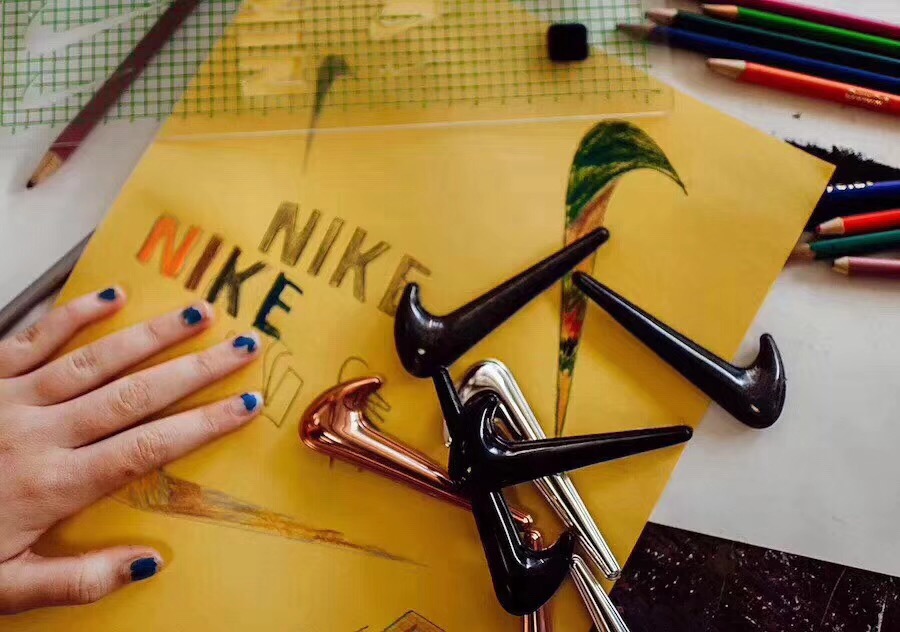 nike大勾新款,nike大勾温变青花瓷