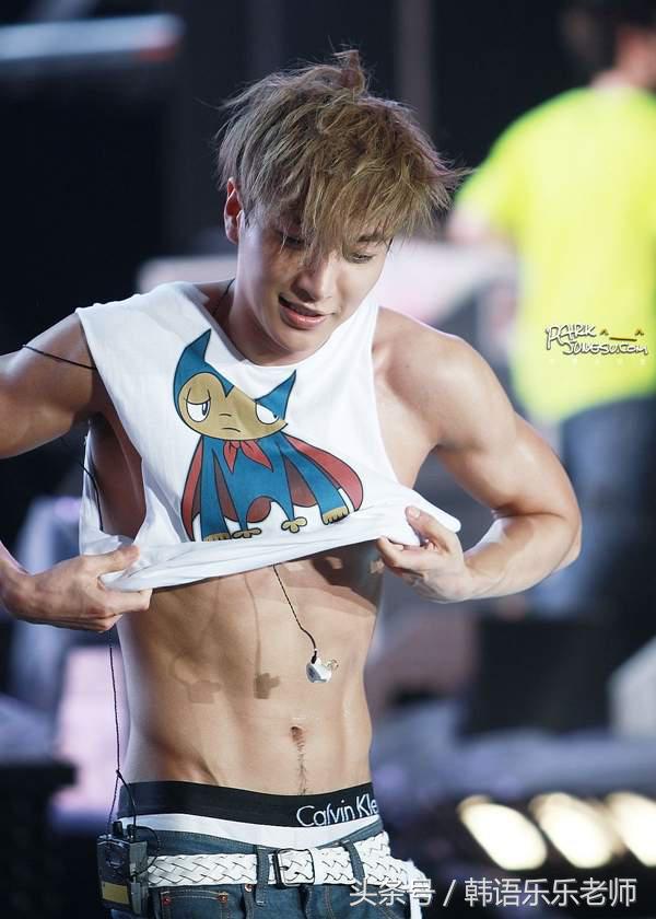 韩国男明星腹肌神图,韩国男明星小肚子突出
