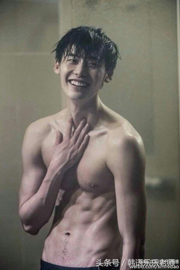 韩国男明星腹肌神图,韩国男明星小肚子突出