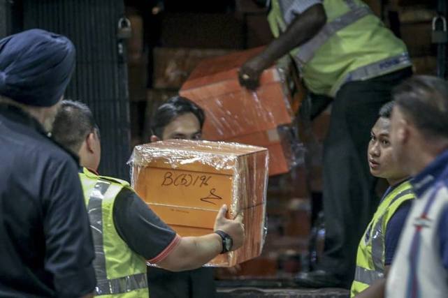 马来西亚前总理夫人284个名包价值过亿，上面还贴着送礼人名字