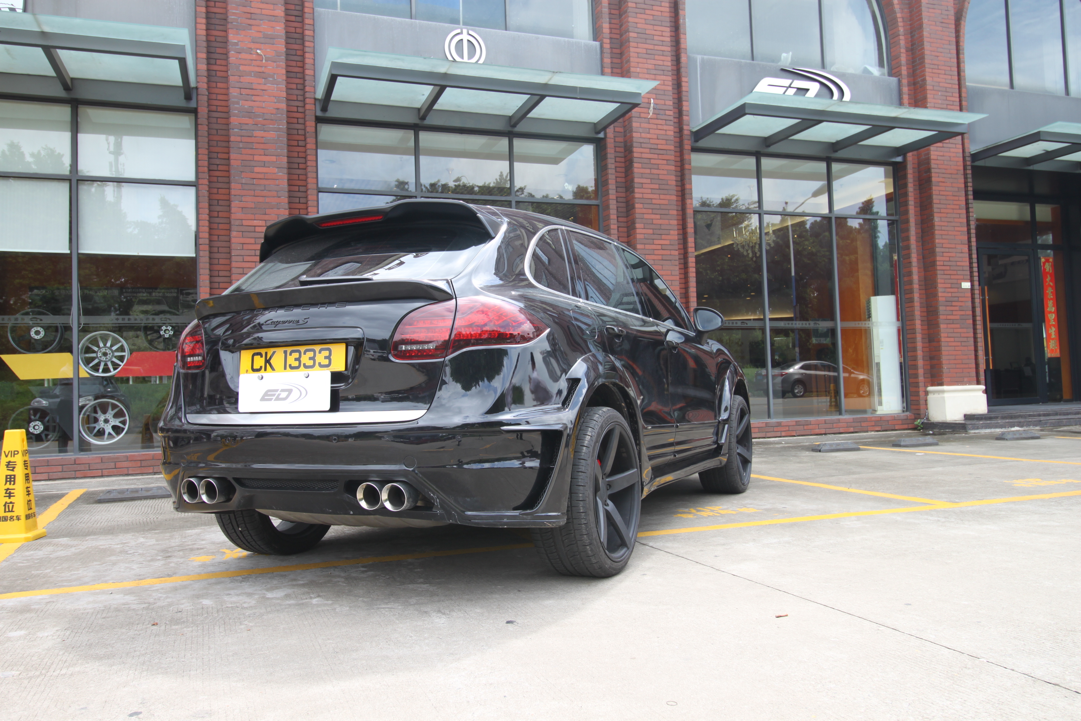 保时捷卡宴改装turbo套件街拍,19寸的保时捷卡宴改轮毂