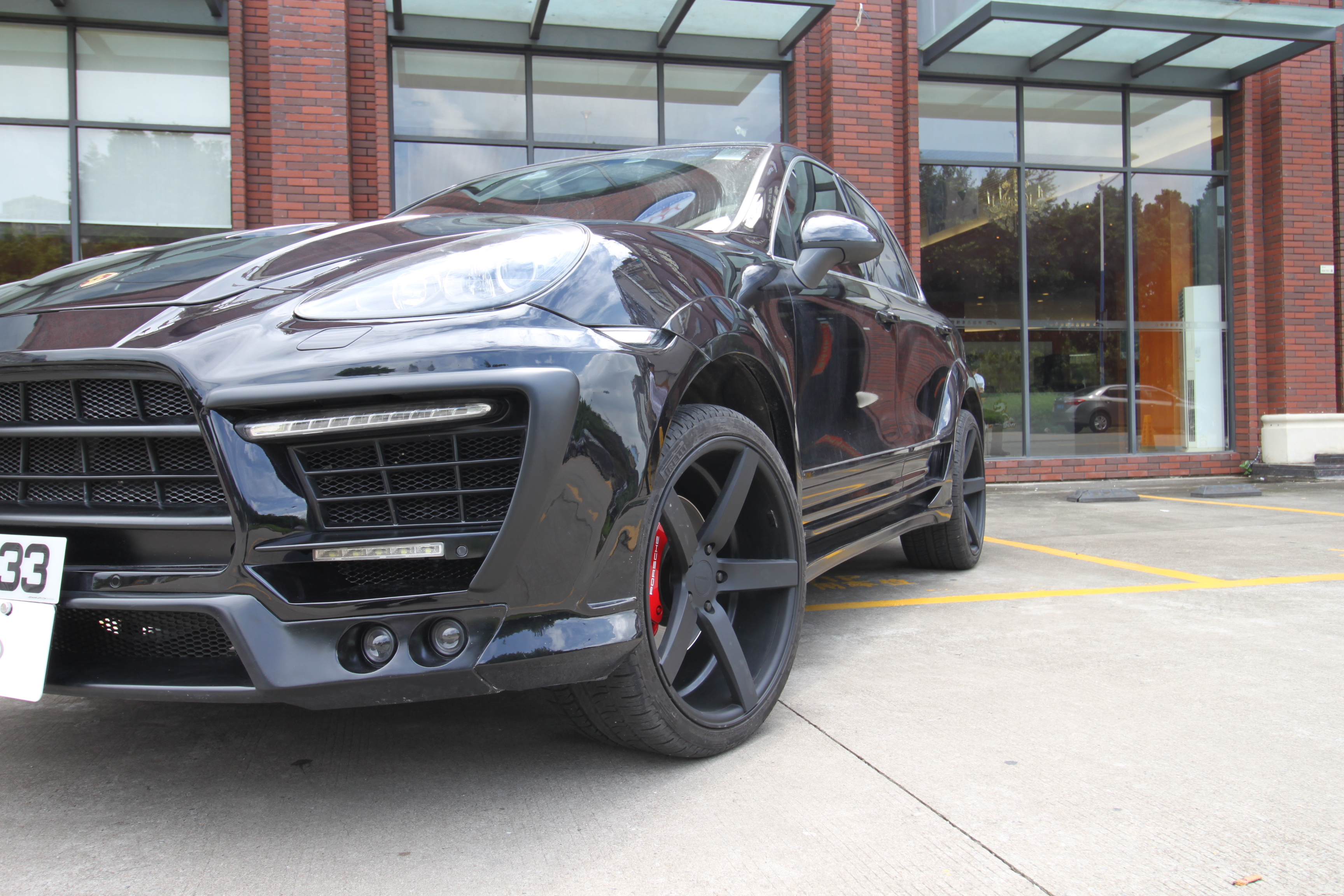 保时捷卡宴改装turbo套件街拍,19寸的保时捷卡宴改轮毂