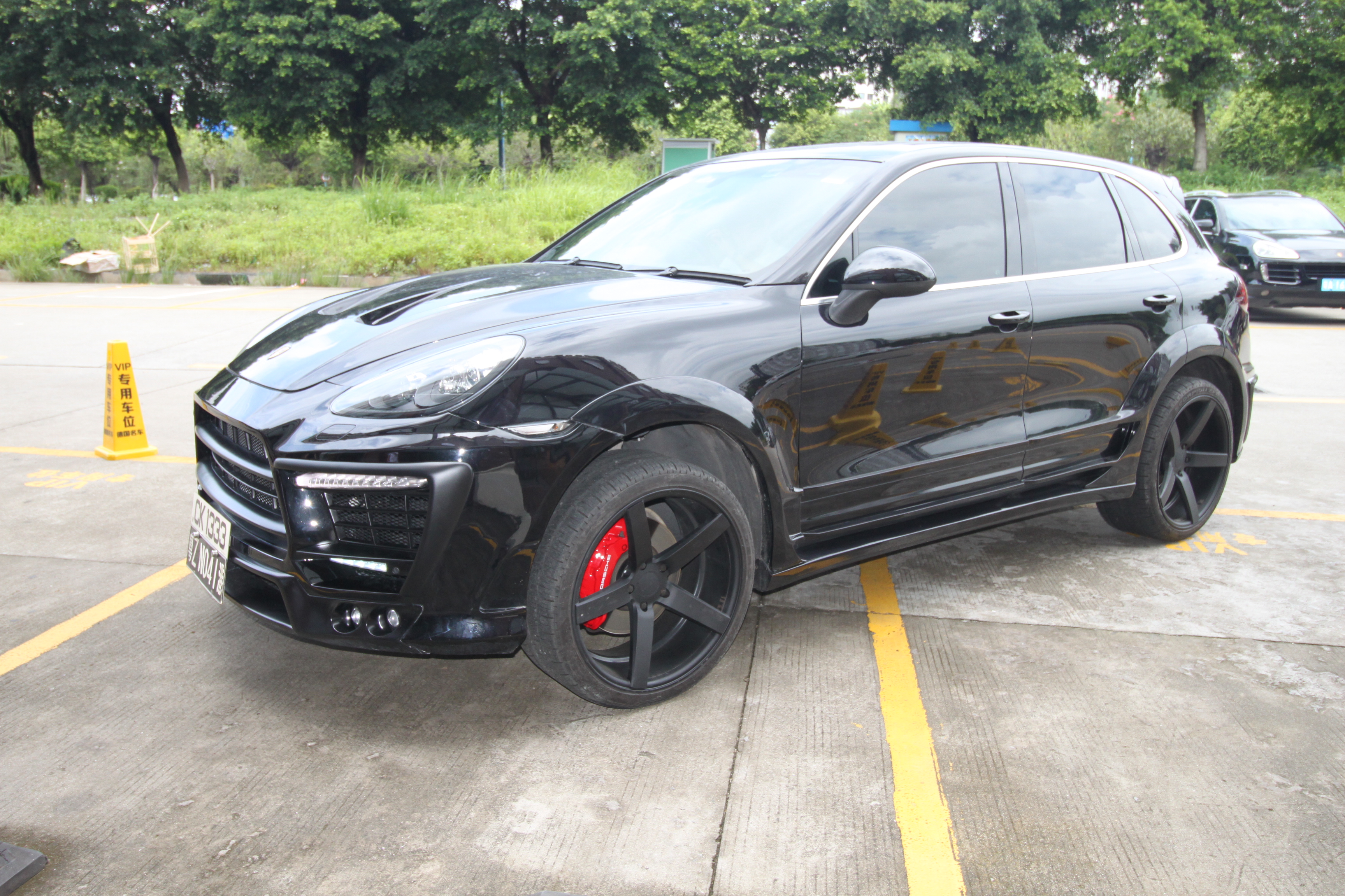 保时捷卡宴改装turbo套件街拍,19寸的保时捷卡宴改轮毂