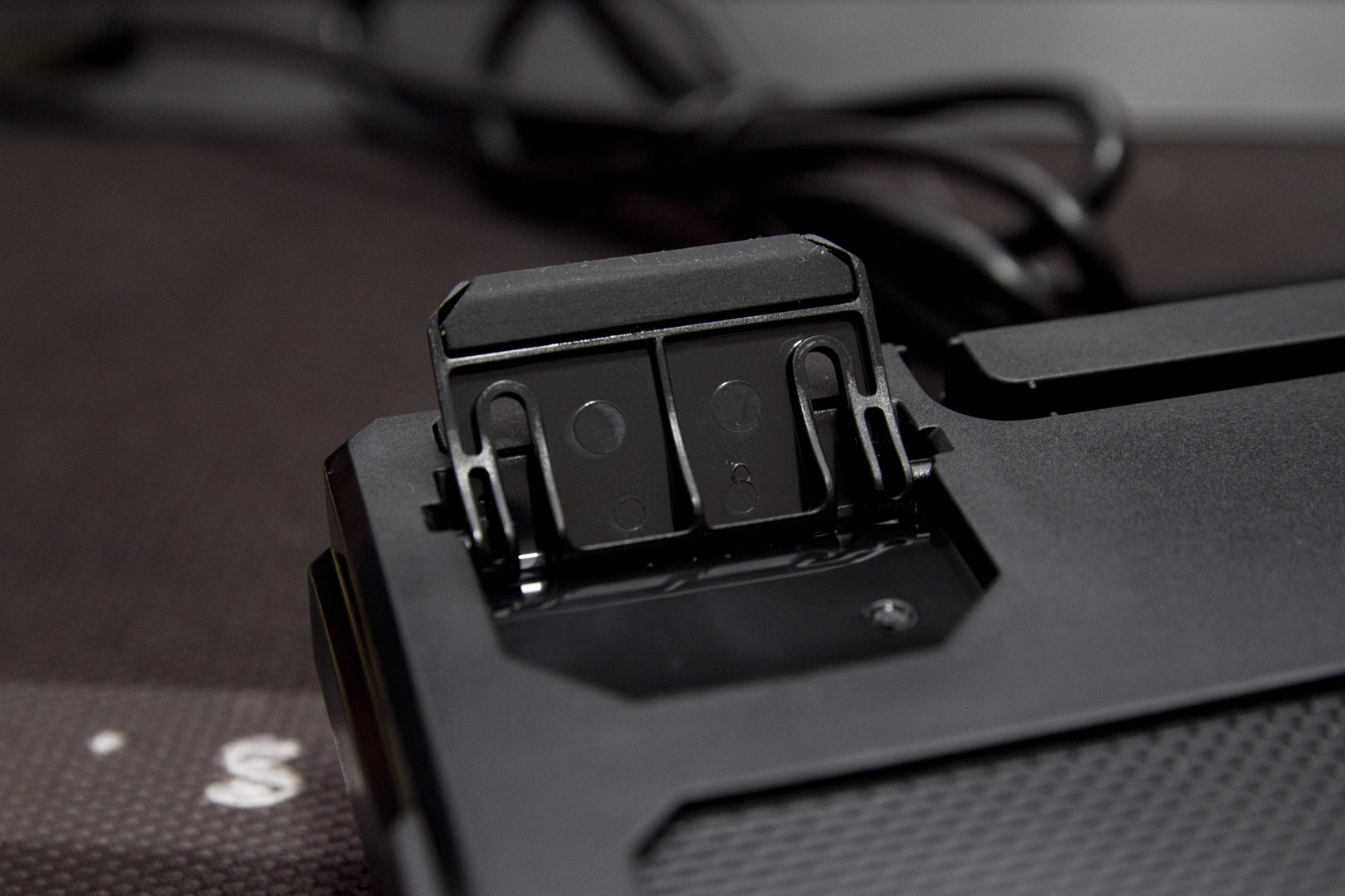 百元以内吃鸡神器推荐,灵逸黑寡妇键盘是什么轴