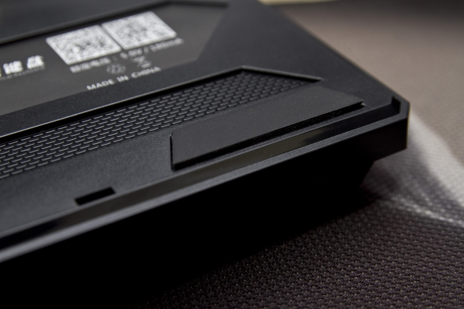 百元以内吃鸡神器推荐,灵逸黑寡妇键盘是什么轴