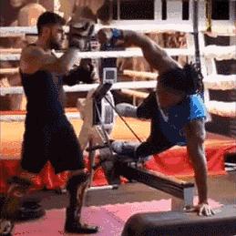 哥的胸肌你还靠不靠？“大屌哥”尤利西斯的你也不靠么？