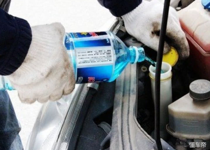 汽车玻璃水怎么加才是正确的,汽车玻璃水怎么加才合适