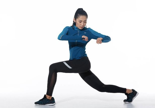 简单舒适的运动风套装搭配来啦,让夏日运动更清爽这些装备备起来