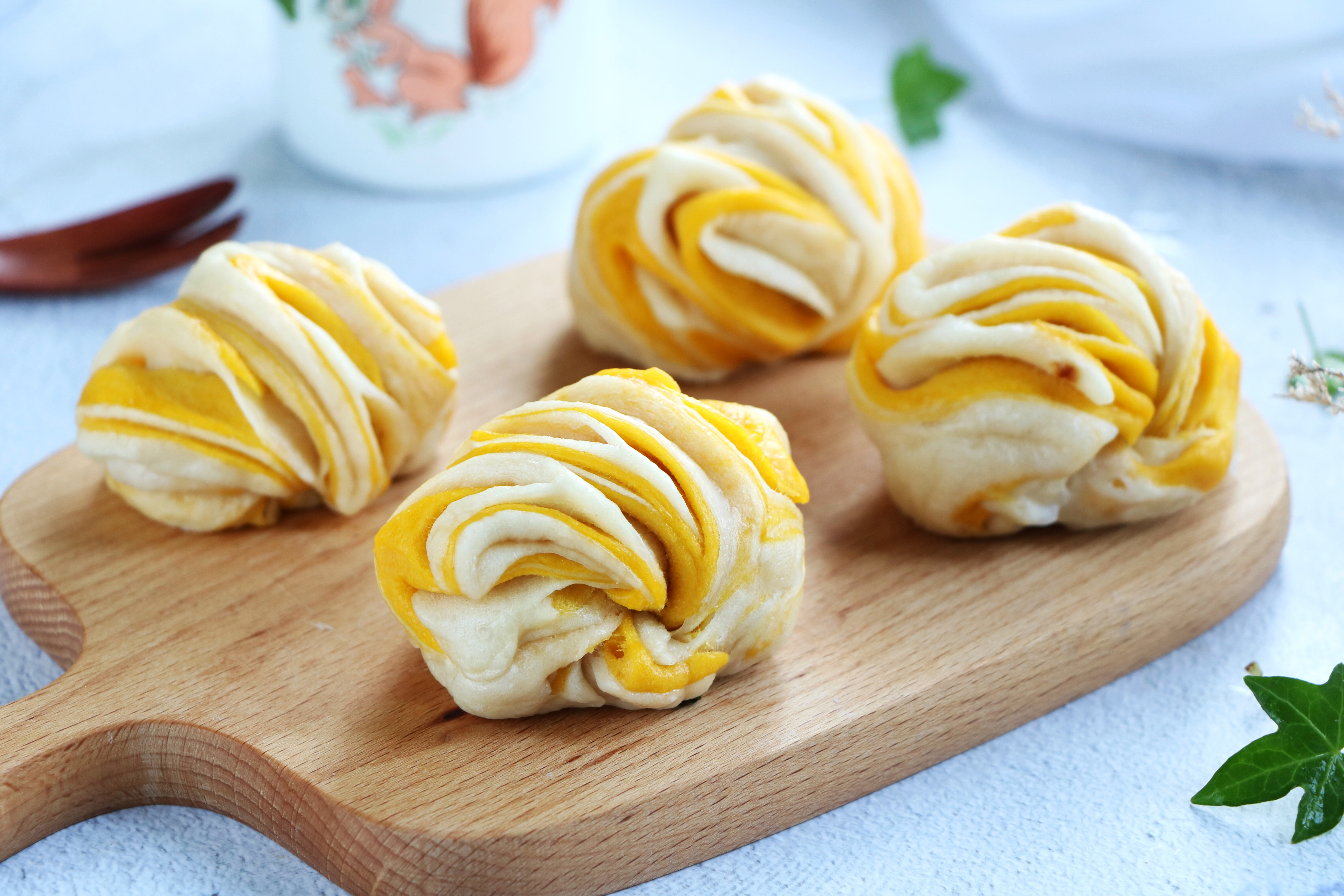 酵母馒头怎么做又软又素,媳妇做的超大馒头