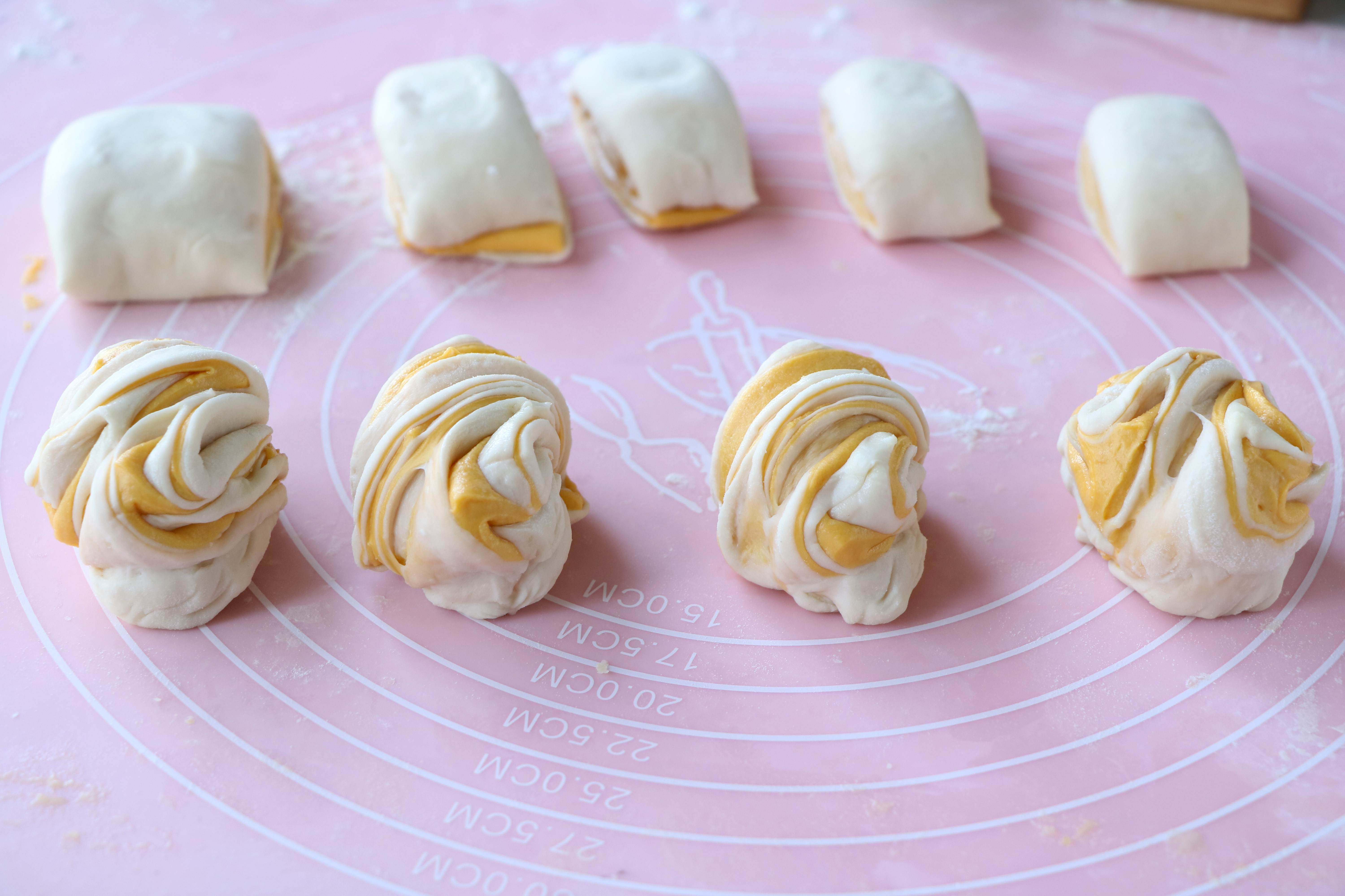 酵母馒头怎么做又软又素,媳妇做的超大馒头