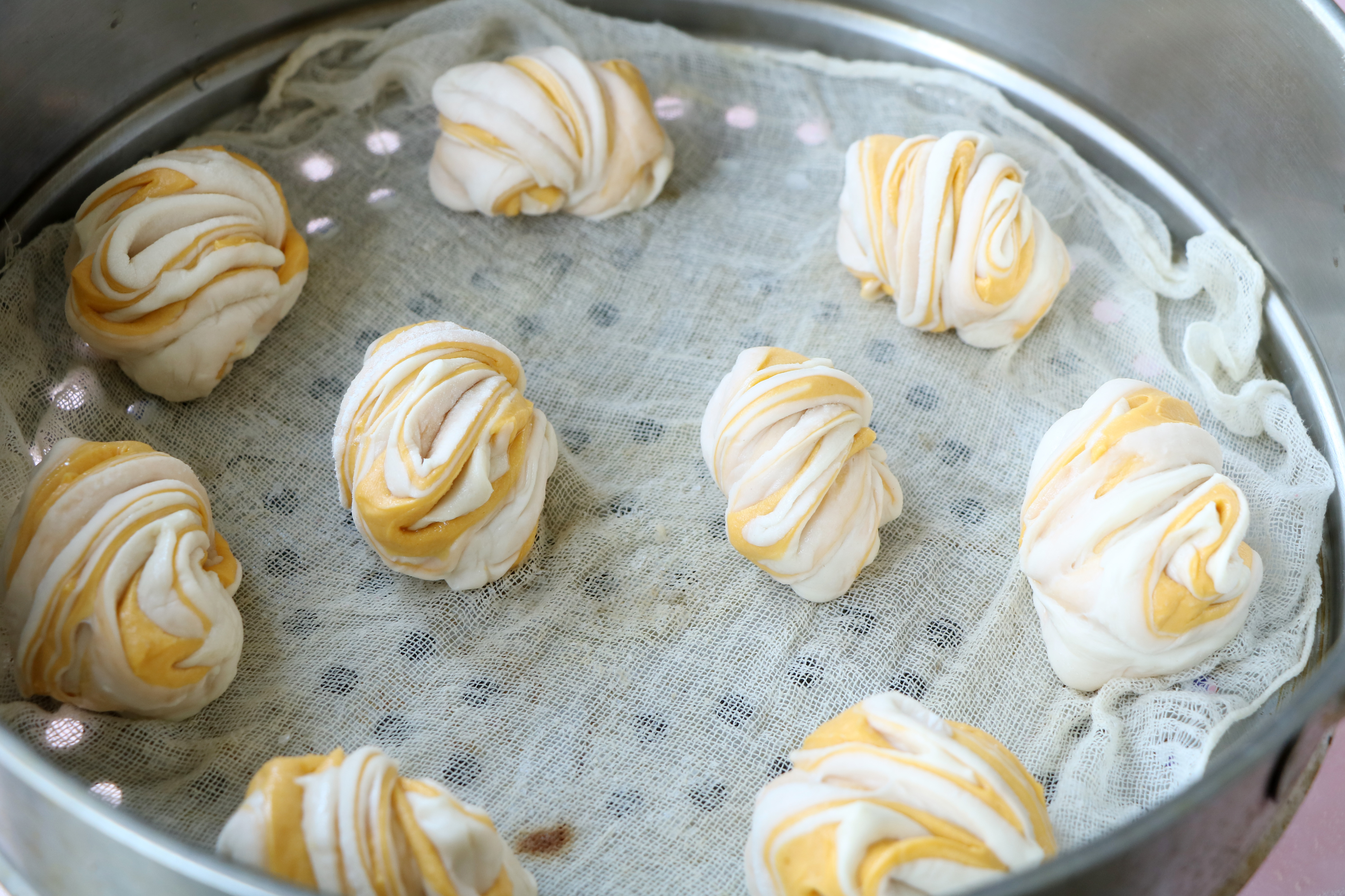 酵母馒头怎么做又软又素,媳妇做的超大馒头