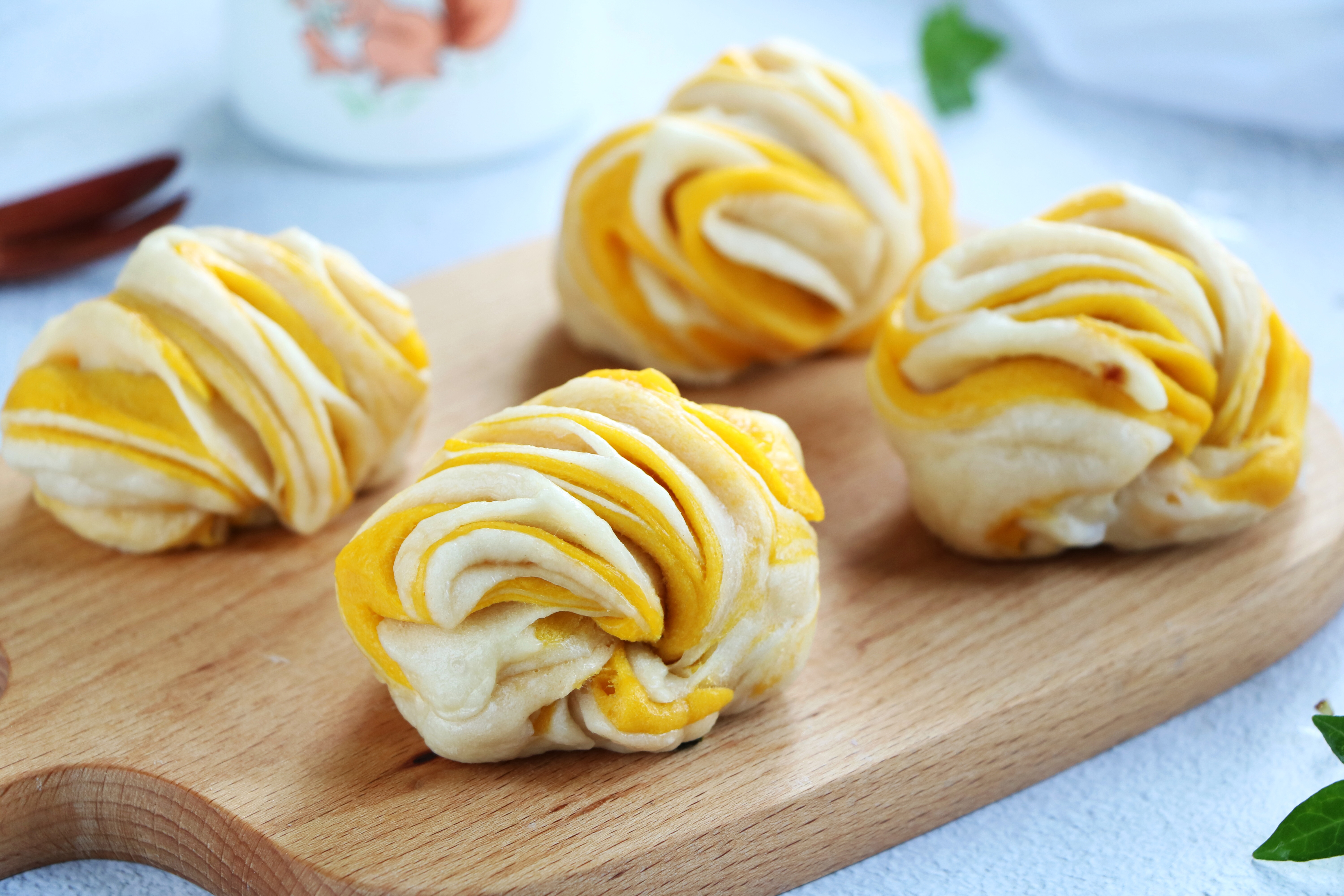 酵母馒头怎么做又软又素,媳妇做的超大馒头