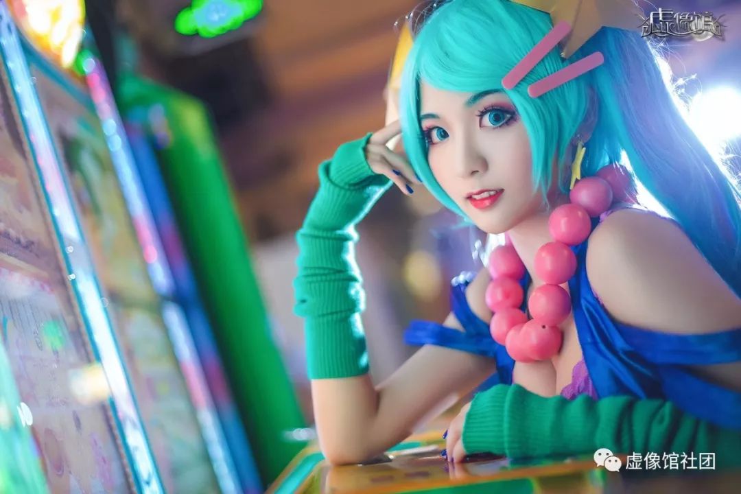 震惊！三位电玩小姐姐称霸整间游戏机室