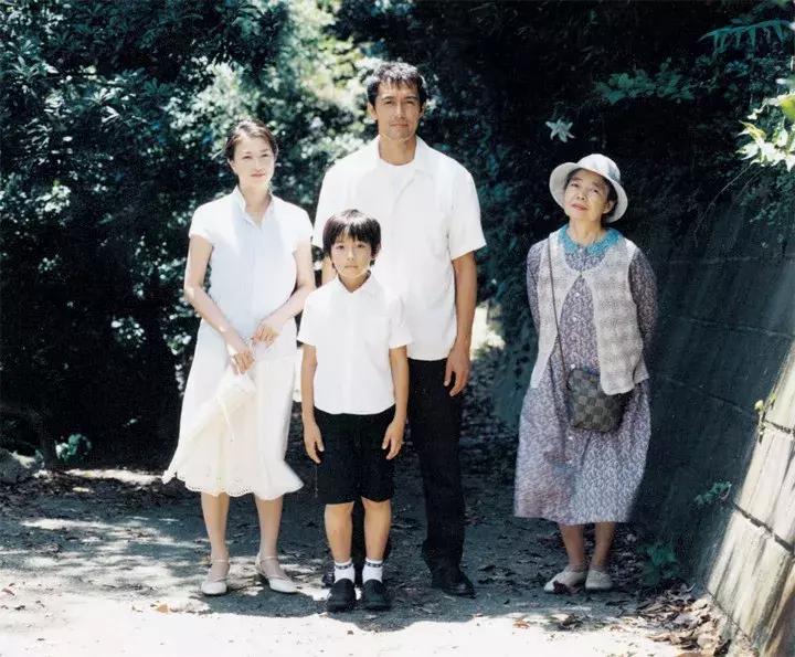 刚刚结束的戛纳电影节,日本导演是枝裕和《小偷家族》斩获金棕榈