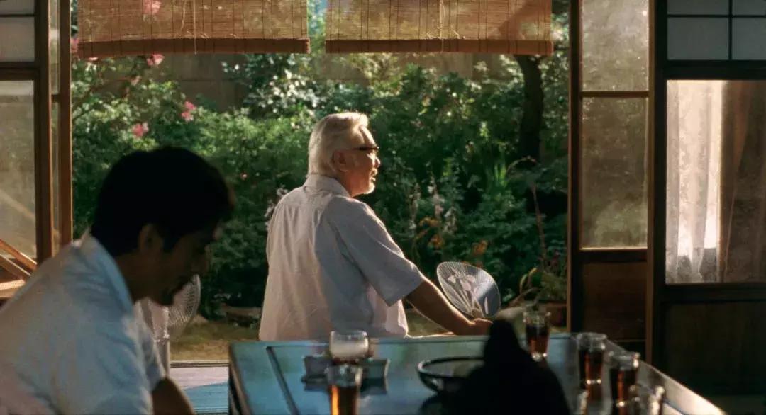 刚刚结束的戛纳电影节,日本导演是枝裕和《小偷家族》斩获金棕榈