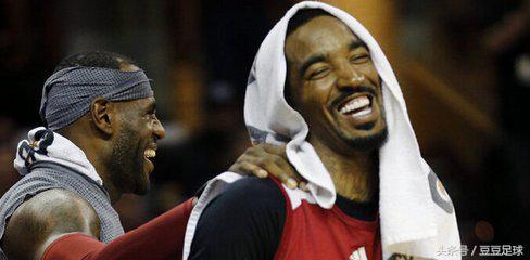 克利夫兰客场夺冠,波士顿凯尔特人队克利夫兰骑士