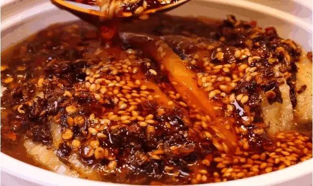 从手推车里卖出12个亿的棒棒鸡,变态做法火遍全国,连开600家店