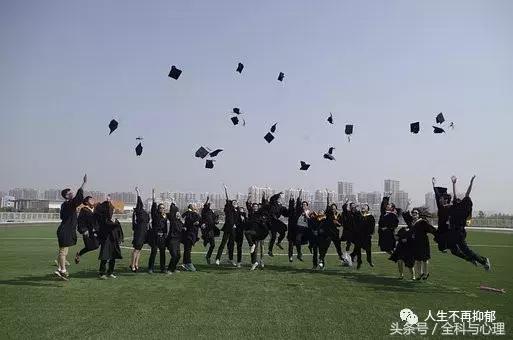 大学生抑郁症怎么治疗最好,大学生抑郁症的成因及预防论文