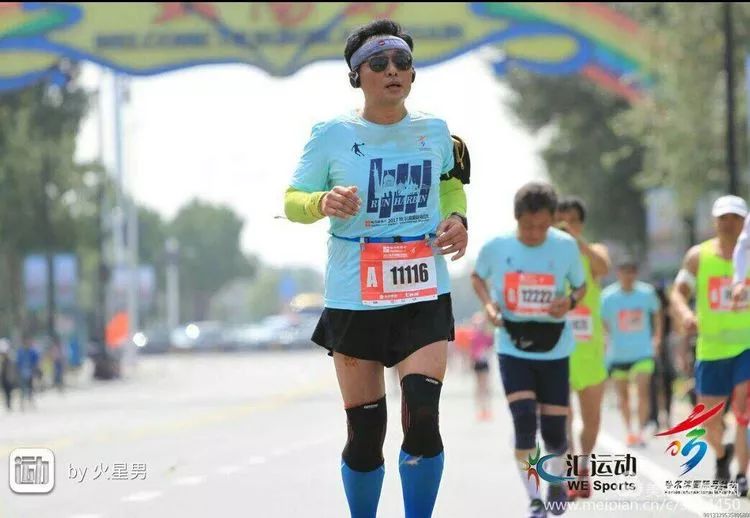 跑马拉松后他减重30多斤戒烟戒酒,55岁跑马拉松