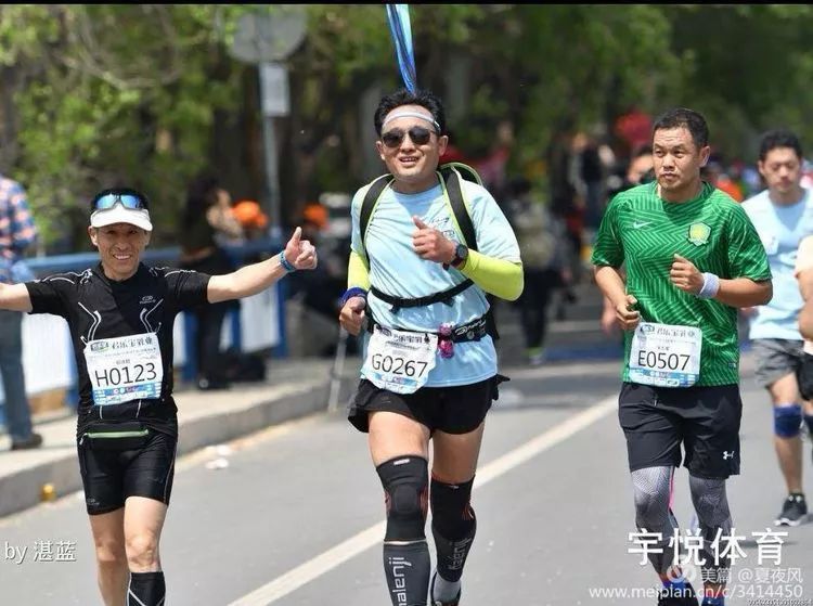 跑马拉松后他减重30多斤戒烟戒酒,55岁跑马拉松