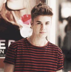 贾斯汀比伯翻红专辑,比伯从巅峰到低谷又重回巅峰