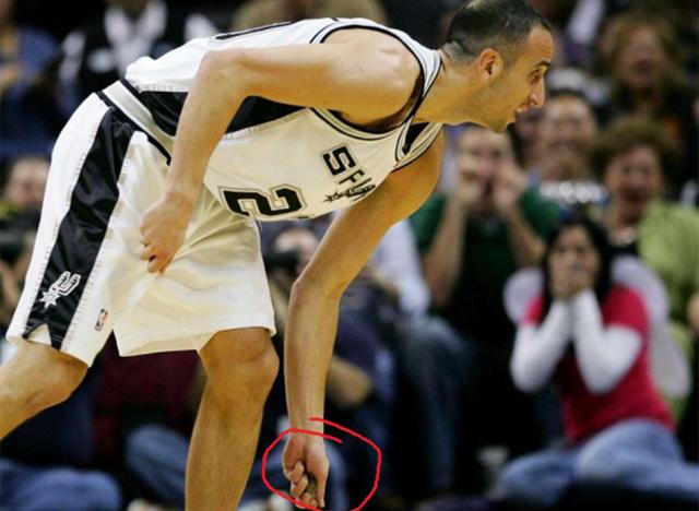 盘点奇葩打篮球方式搞笑瞬间,史上最奇葩的球赛